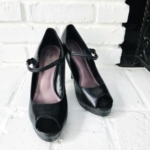 2/$15 Black Nine & Co J J Nadala Stacked Heels